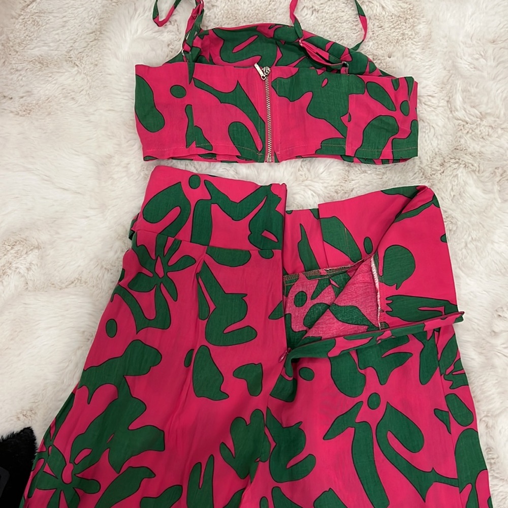 Two piece set - Picture 16 of 16